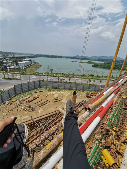 宜君县作业中发生设备损坏或人员意外，责任怎么划分？